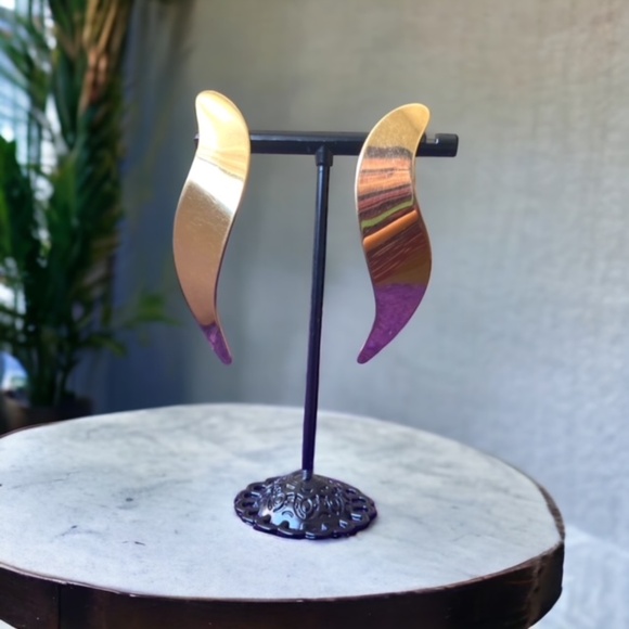 Signed MONET Gold Tone Curve Design Clip-On Earrings - Picture 1 of 5